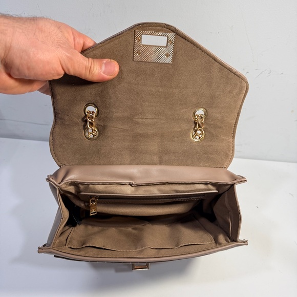 Badgley Mischka Quilted Vegan Crossbody Bag Chain Strap Details Toggle Clasp - Picture 3 of 14